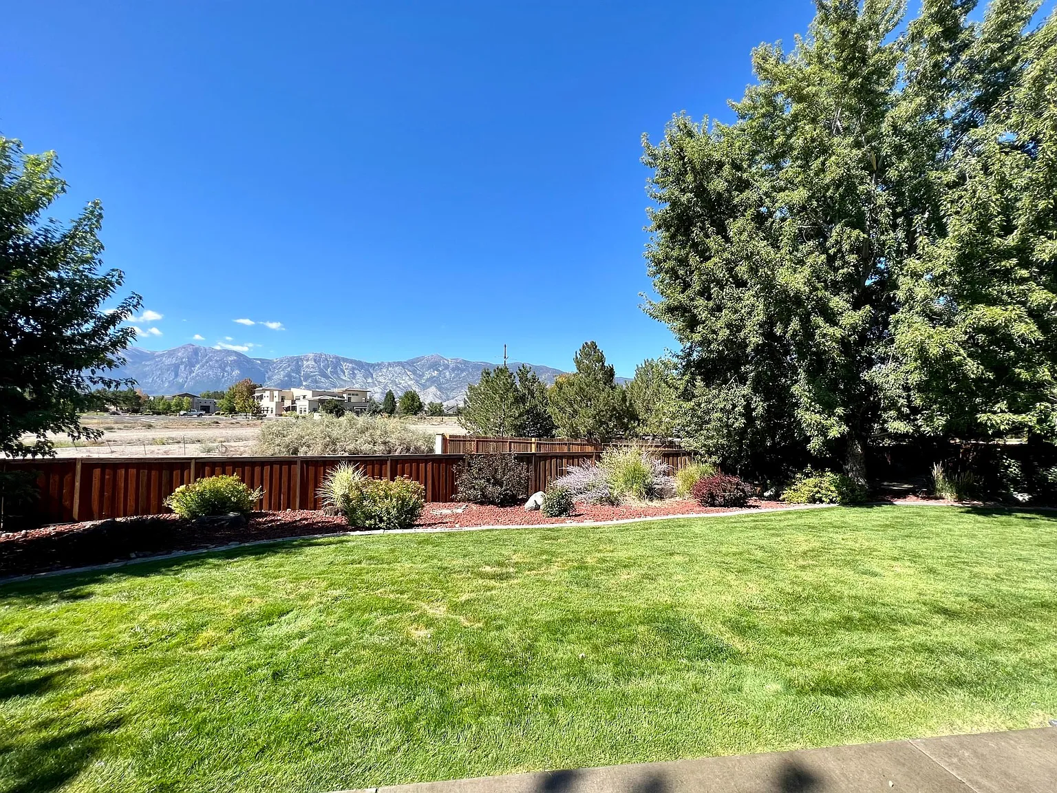 4 bed, 2640 sqft, $4,900 — Photo 3
