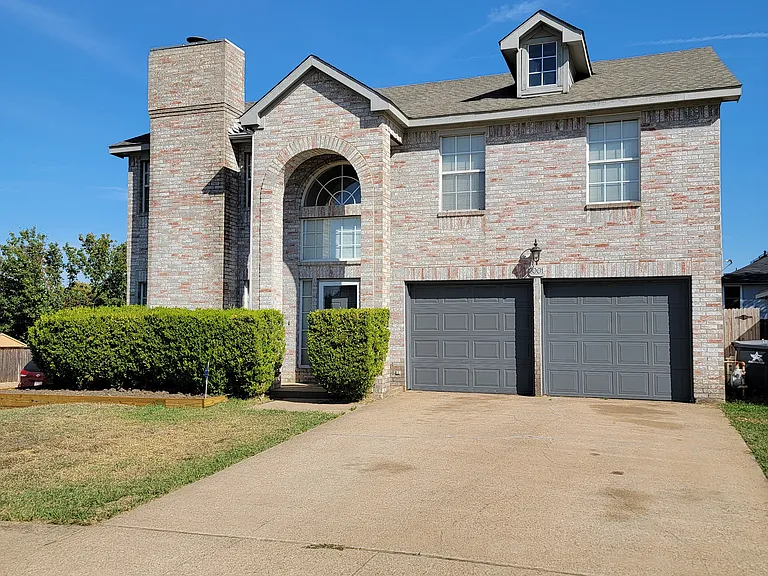 6001 Fenwick Ln — Photo 2