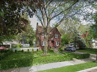 214 Fisher Rd, Grosse pointe farms, MI 48230