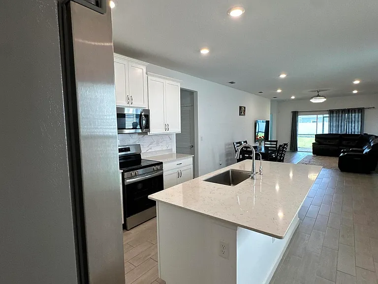 4002 Haydon Burns Pl — Photo 8