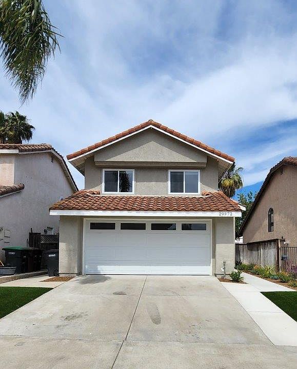 Low Maintenance Artificial Turf with Drip System Planters