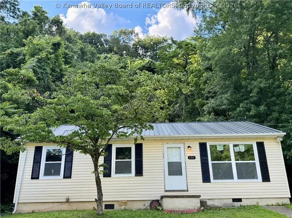 807 Dutch Hollow Rd, Dunbar, WV 25064