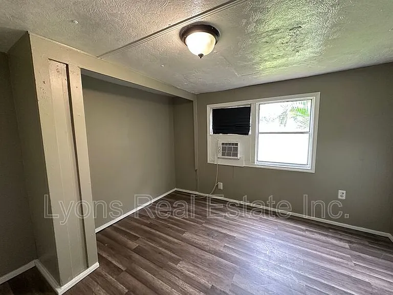 8086 Heck Dr #1A — Photo 17