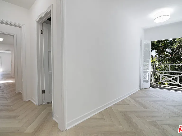 508 N Canon Dr — Photo 20