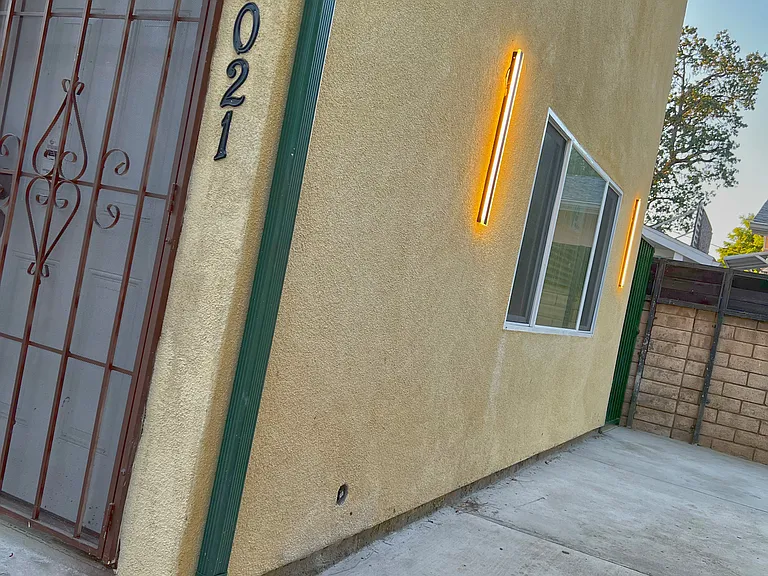 7021 Jamieson Ave — Photo 3
