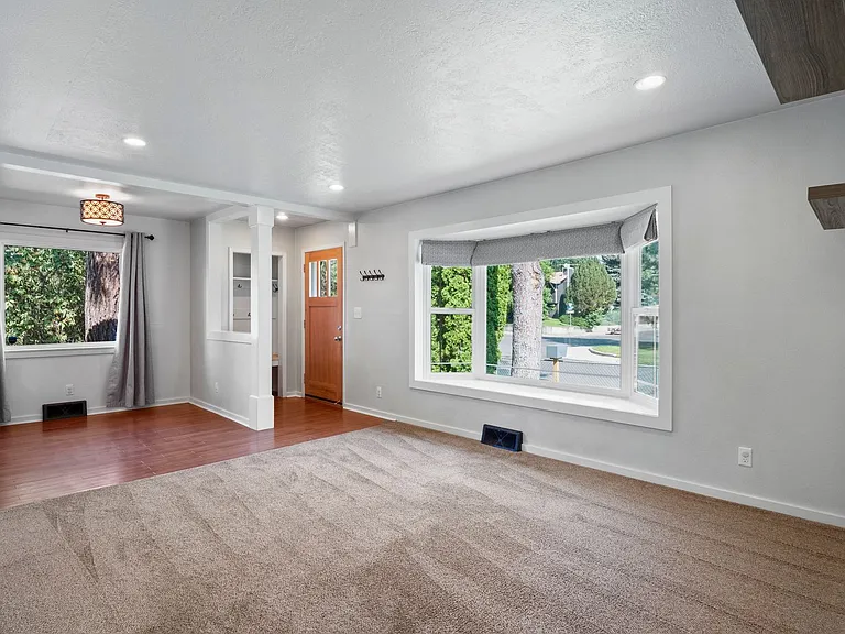 3104 E 35th Ave — Photo 8