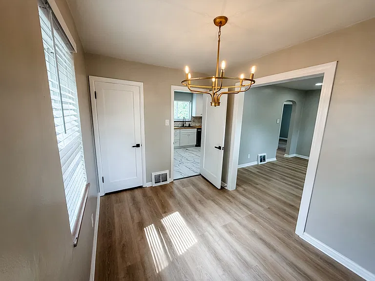 9023 Southview Ln — Photo 5