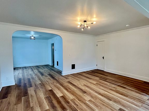 3rd image of 292 Hartwell Rd Floor 1
