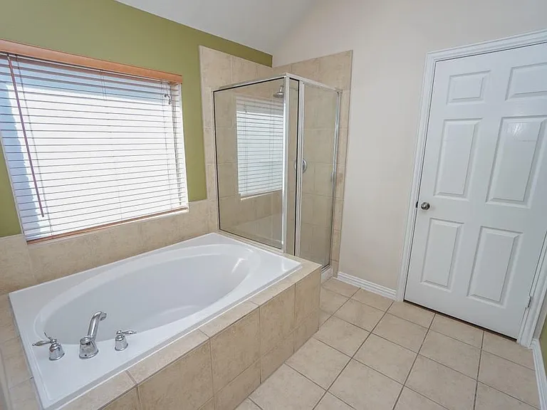 7102 Thistlewood Park Ct — Photo 20