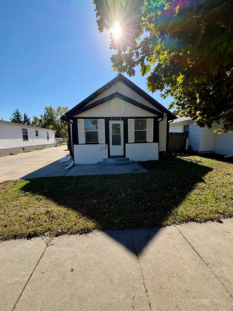 1725 Avenue G — Photo 4