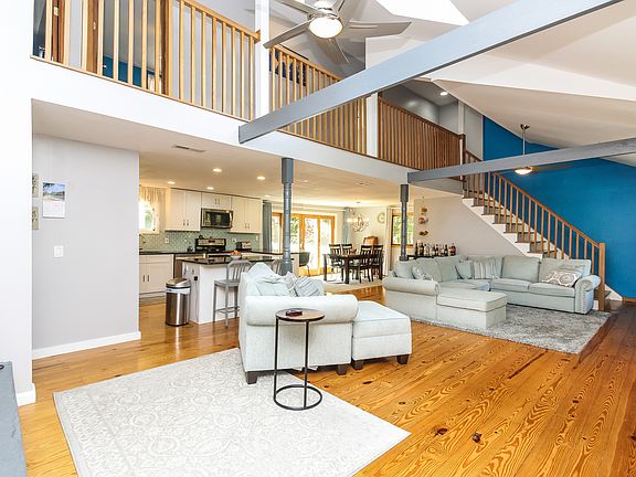 33 Clear Lake Manor Road East