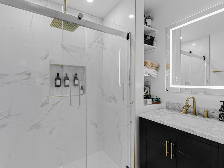 10747 Wilshire Blvd #902 — Photo 13