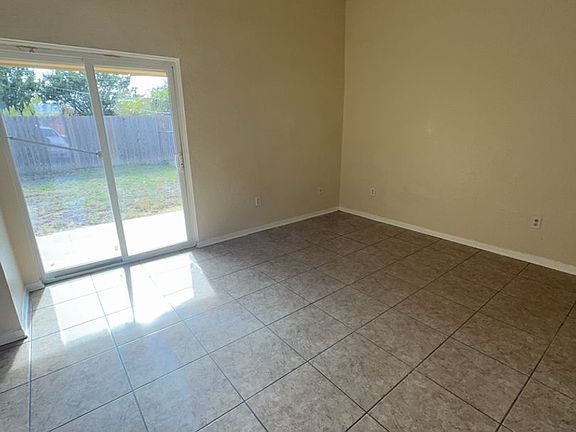 4th image of 206 South Dr #B