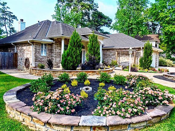2nd image of 118 S Evangeline Oaks Circle