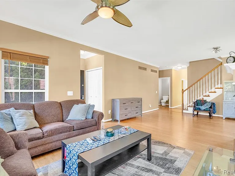42682 Park Crescent Dr — Photo 9