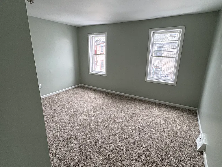 609 Dauphin St — Photo 2