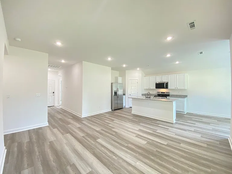 8424 Oxford Valley Dr — Photo 3