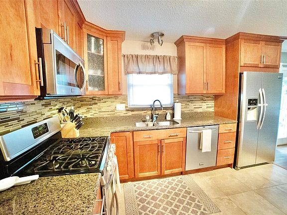 5th image of 545 White Birch Way