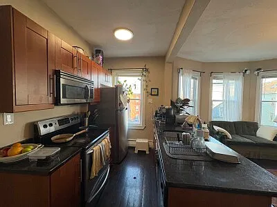 4 bed, 1.5 bath, 9999 sqft, $5,600 — Photo 3