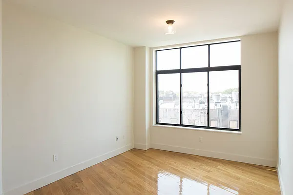 Rented by Tapiro Realty | media 49