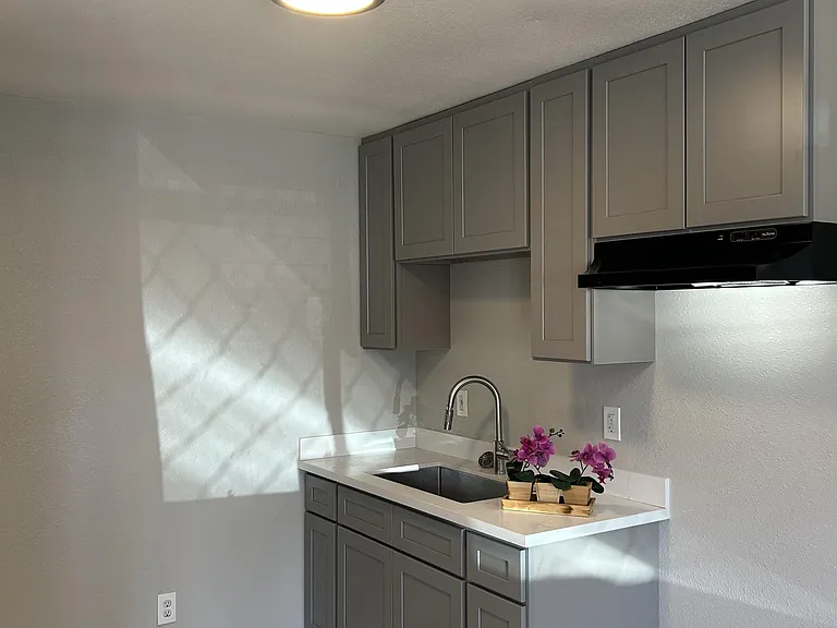 1233 E Weber Ave — Photo 14