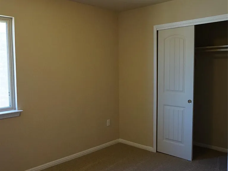 1033 Britt Ln — Photo 10