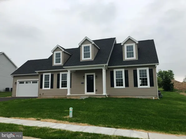 1222 Divinity Dr, Greencastle, PA 17225