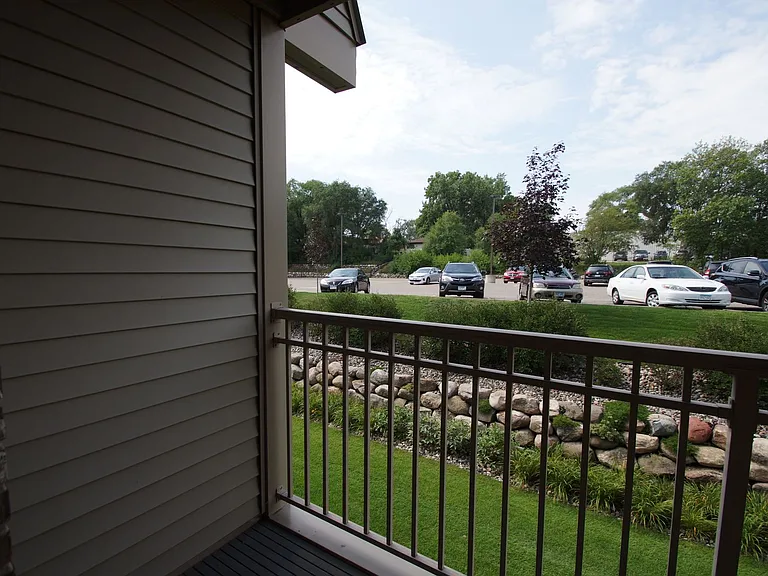 Larpenteur Estates Apartments — Photo 104