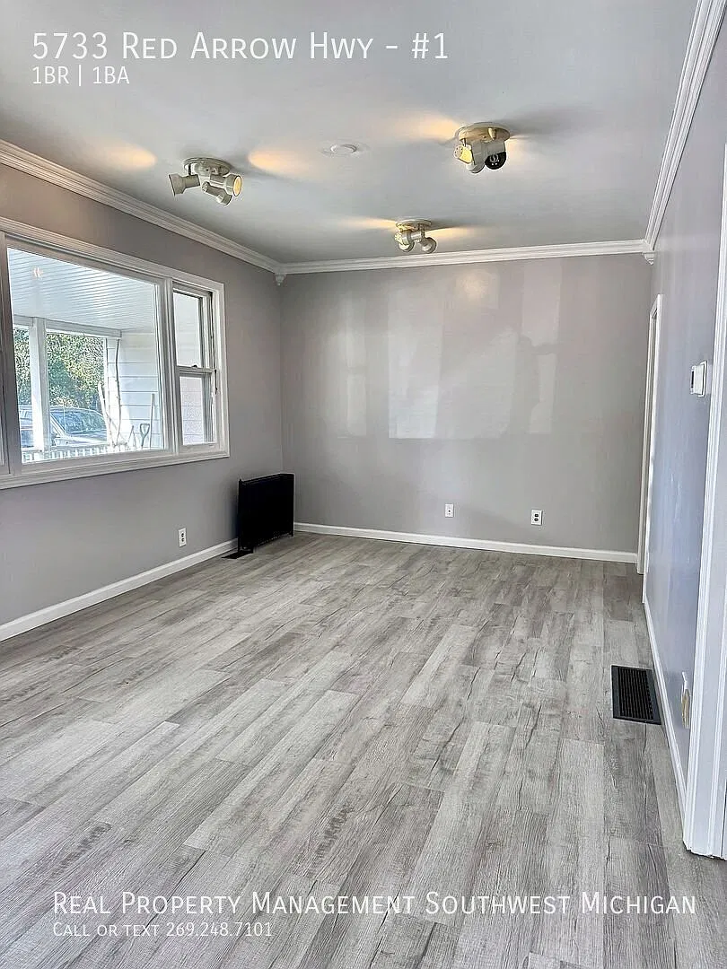 Charming 1-Bedroom Apartment with Large Private Front Porch! — Photo 3