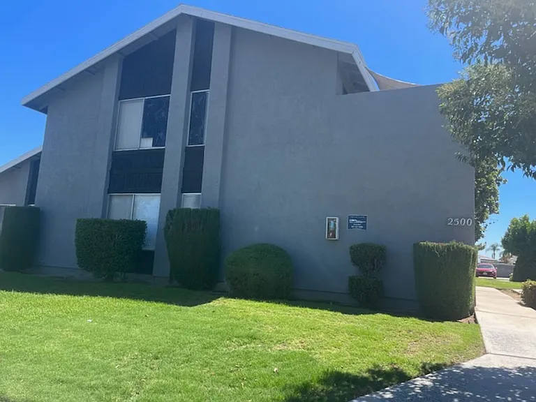 2500 Ashe Rd #B — Photo 2