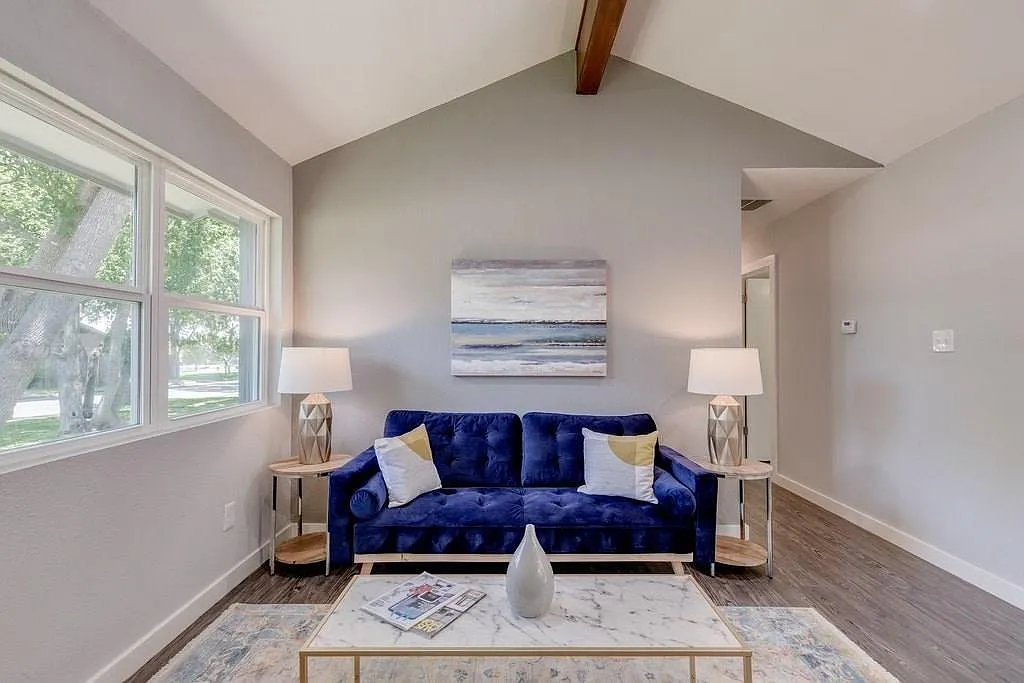 3 bed, 2.0 bath, 1101 sqft, $2,100 — Photo 4