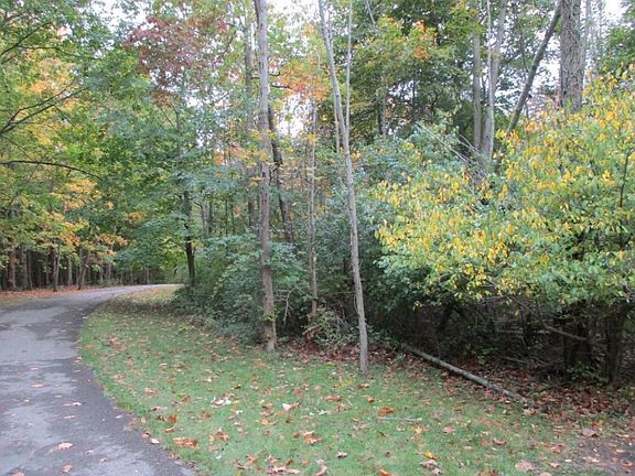 4th image of Glenn Oaks Dr #5