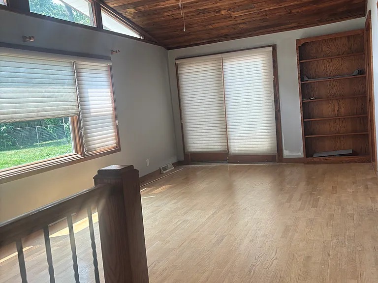 2730 Joseph St — Photo 4