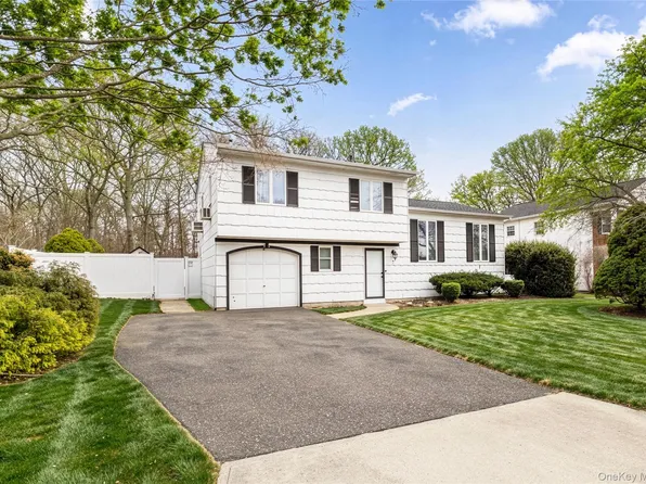 7 Mount McKinley Avenue, Farmingville, NY 11738