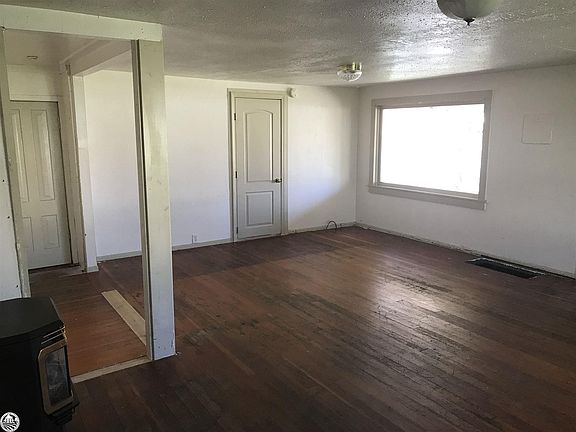 5th image of 18825 Madrone St
