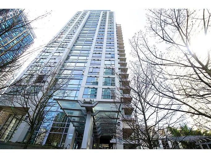 1420 Georgia St W #806 photo 1
