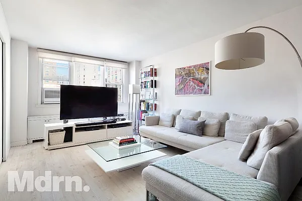 Rented by Mdrn Residential | media 9