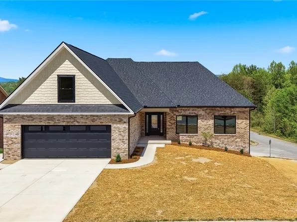 426 Huntington Woods St SE, Lenoir, NC 28645