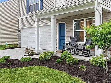 4 bed, 2404 sqft, $2,800 — Photo 2