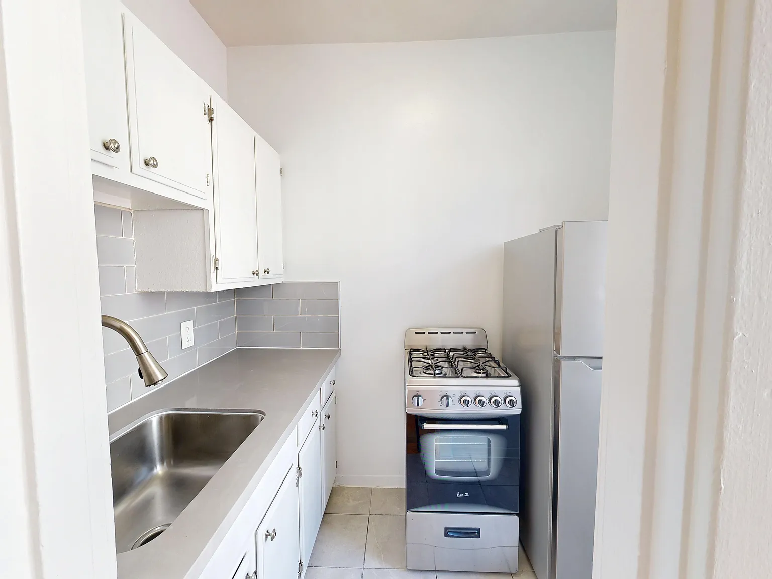 709 Geary Street — Photo 2