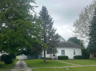 1102 Hayes St, Golden, IL 62339