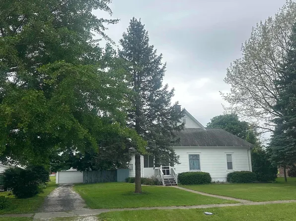 1102 Hayes St, Golden, IL 62339