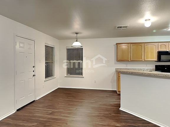 4th image of 2044 Kingsbridge Dr