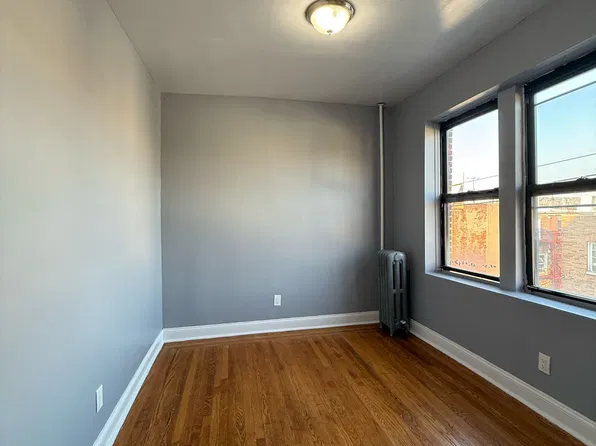 4409 Palisade Avenue image 1 of 7