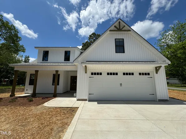 403 N Baker St, Four Oaks, NC 27524