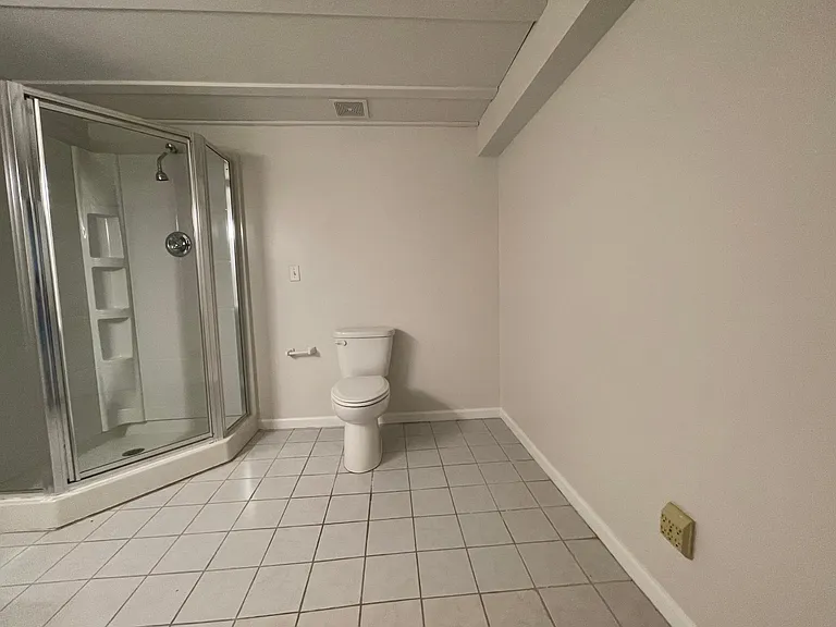 6259 Rosewood St — Photo 39