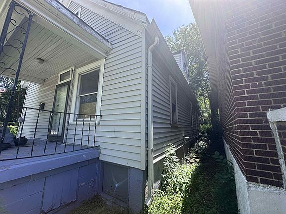 2nd image of 3912 Beachwood Ave