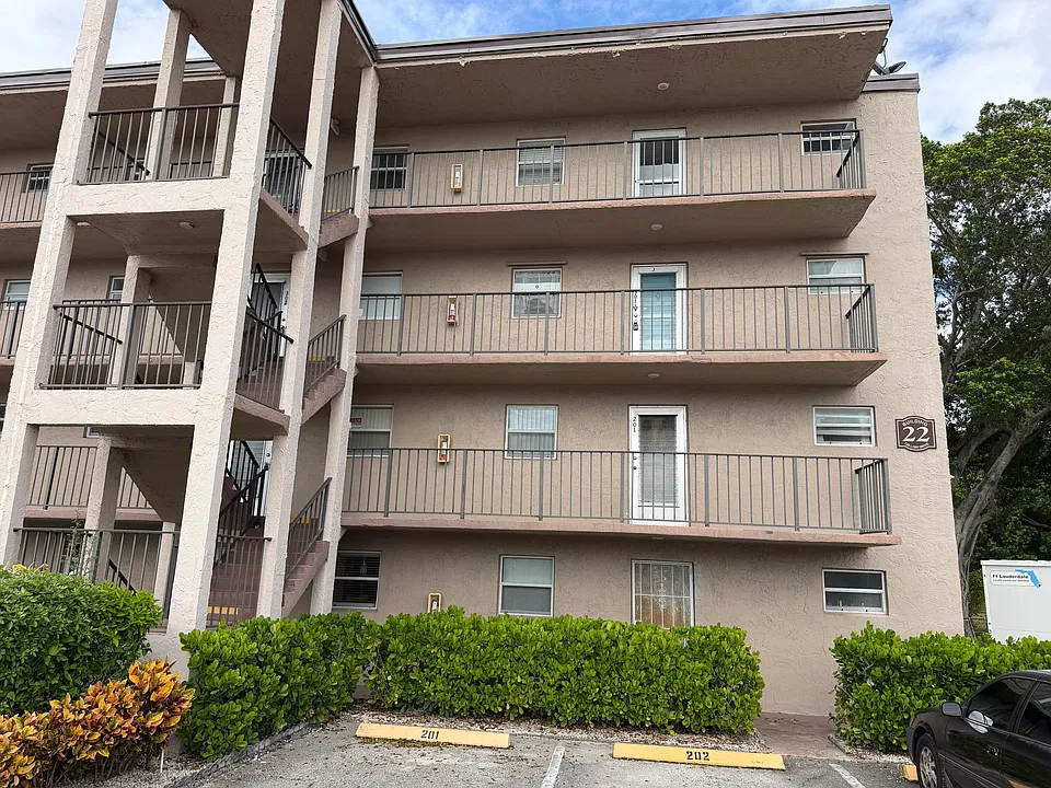 729 Lori Dr #301