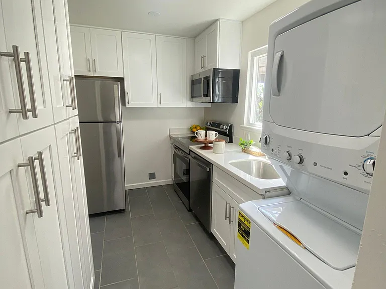 296 Lester Ave #4 — Photo 6