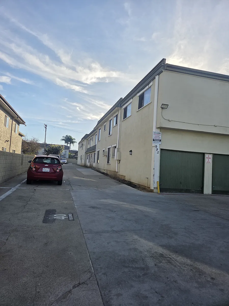 Building Photo - Villa Mollison Apartments
